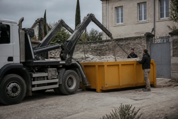 Benne à gravats disponible dans le secteur de Nîmes