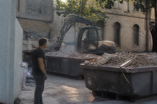 Evacuation de déchets pour la destruction d'un bâtiment