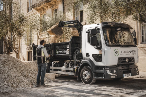 Livraison rapide de bennes à Nîmes